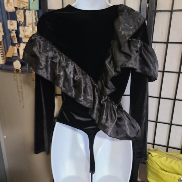 RIVER ISLAND Black Velvet Bodysuit 6 - Picture 3 of 15